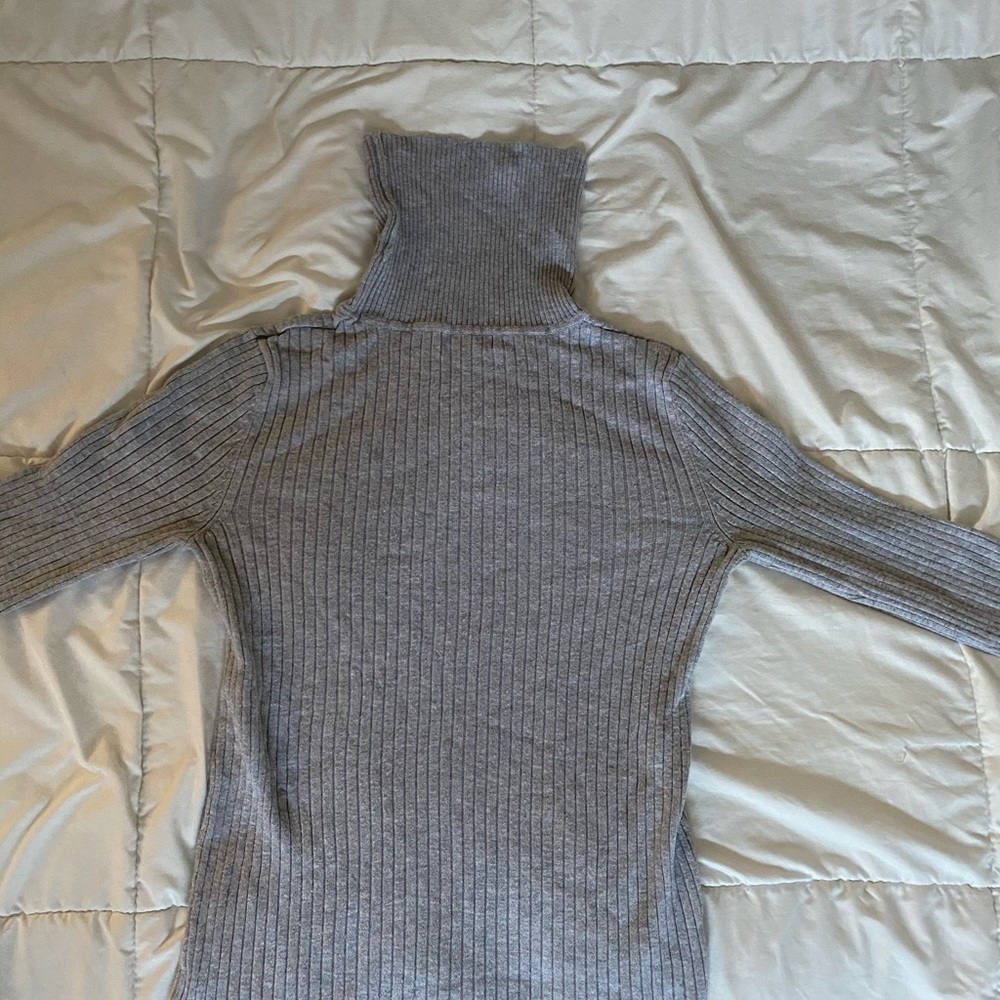 Gray Ribbed Turtleneck - Picture 4 of 4